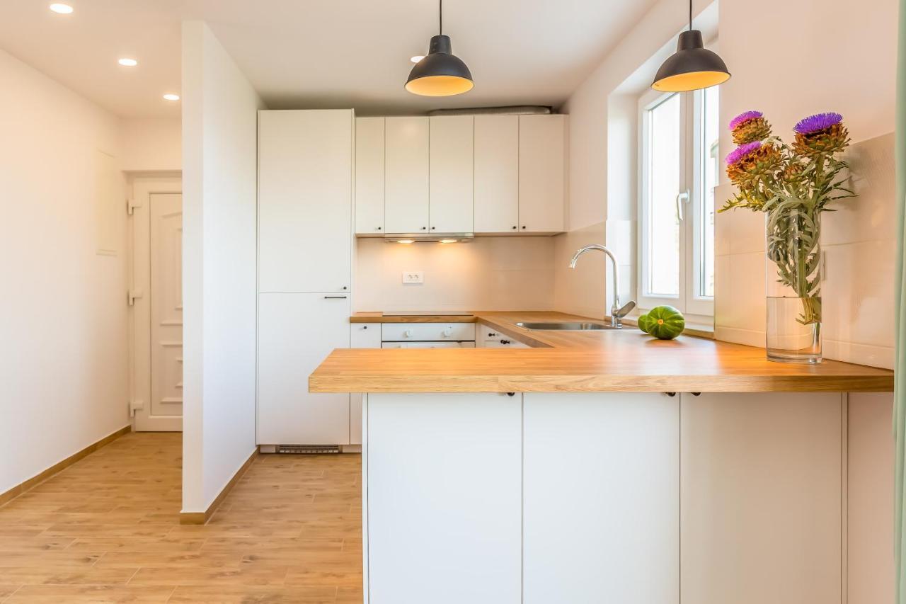 Adris Apartments Оміш Екстер'єр фото