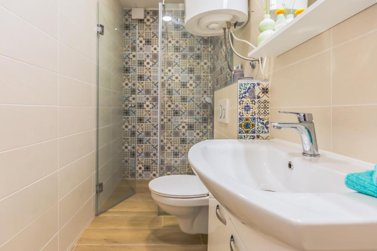 Adris Apartments Оміш Екстер'єр фото