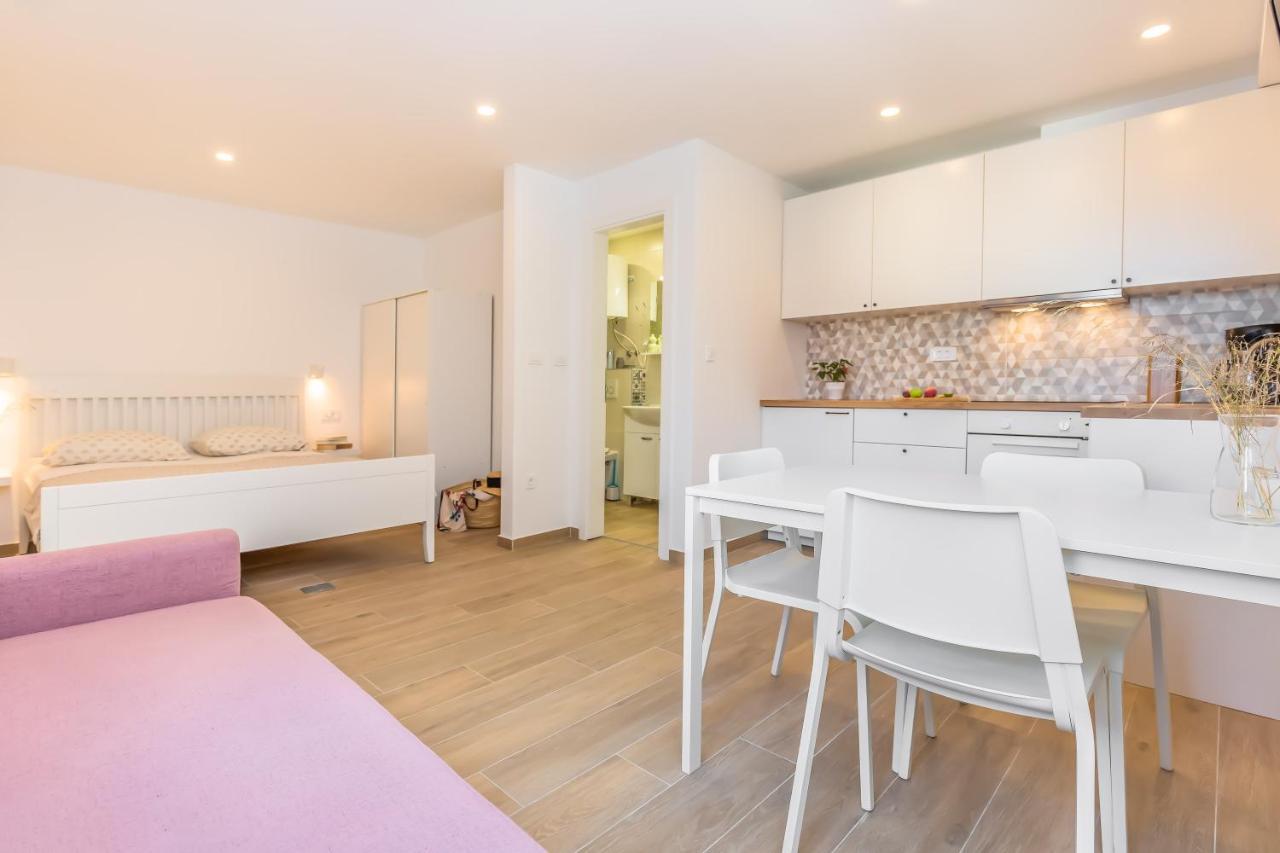 Adris Apartments Оміш Екстер'єр фото
