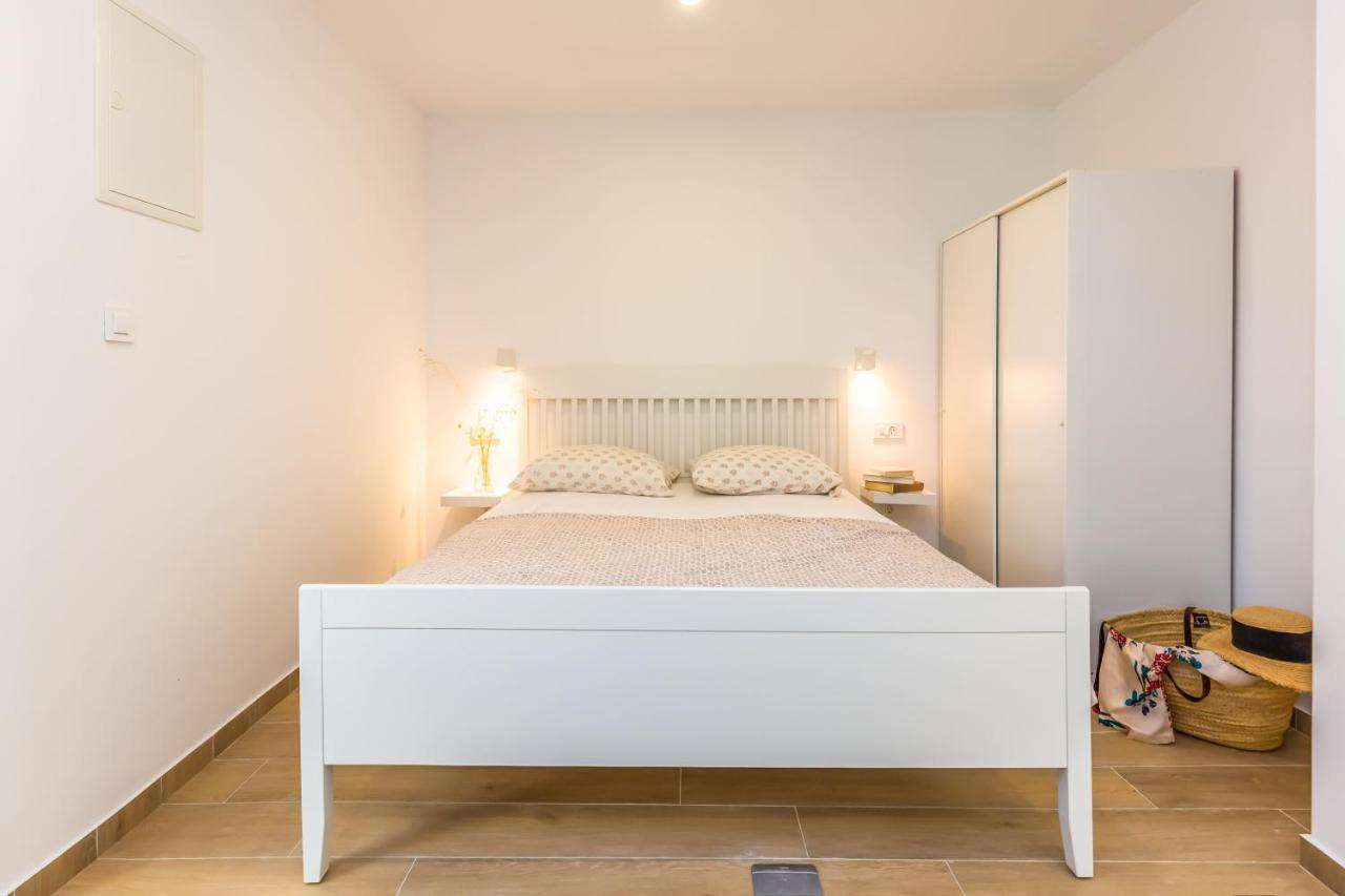 Adris Apartments Оміш Екстер'єр фото