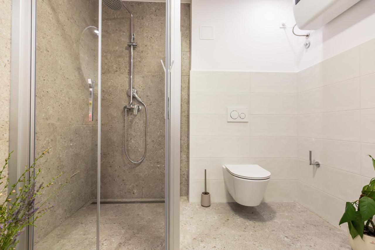 Adris Apartments Оміш Екстер'єр фото