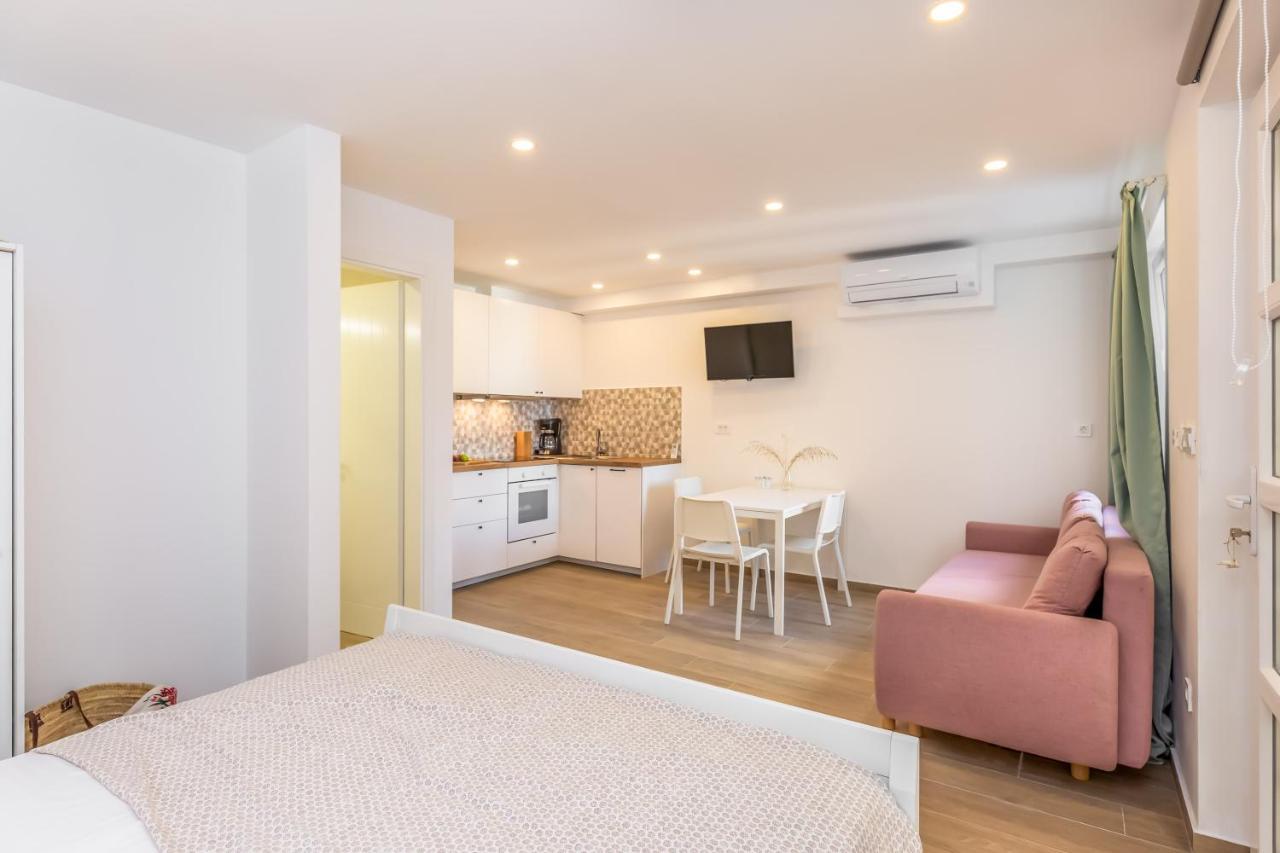 Adris Apartments Оміш Екстер'єр фото