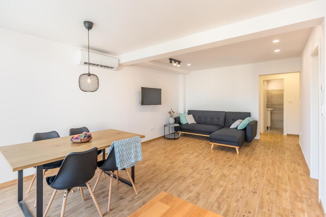 Adris Apartments Оміш Екстер'єр фото
